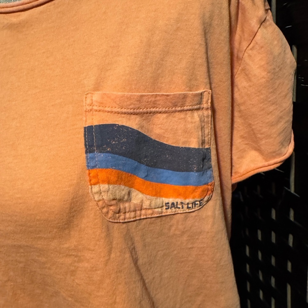 3/25🙂 Salt Life Women's Peach Cropped Top with Pocket Sz M - Picture 2 of 4